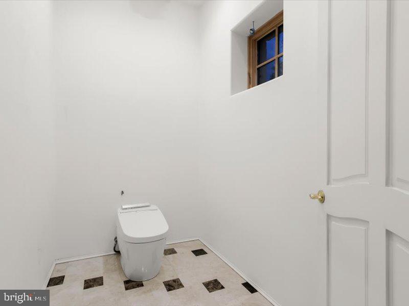 POTOMAC VILLAGE - Residential