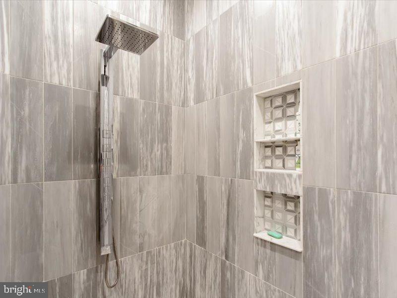 POTOMAC VILLAGE - Residential