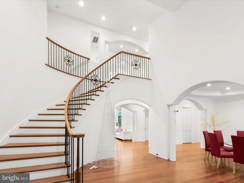 POTOMAC VILLAGE - Residential