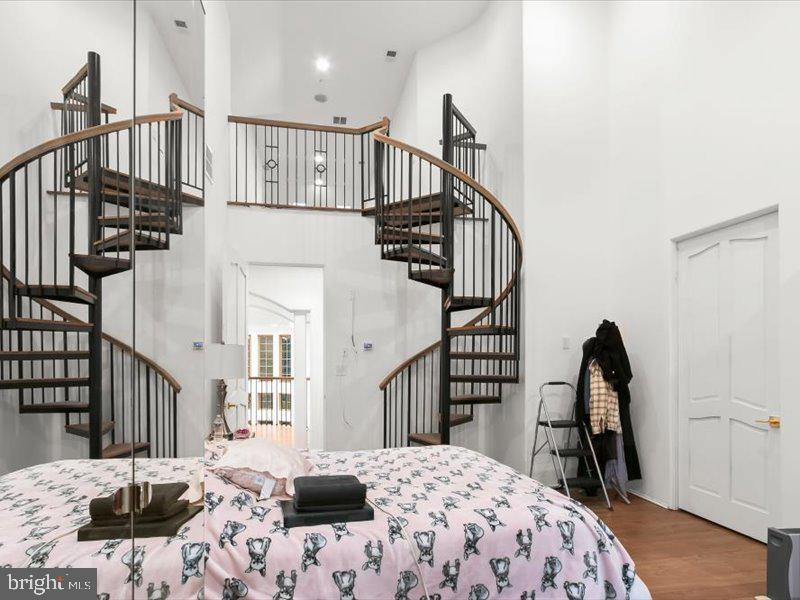 POTOMAC VILLAGE - Residential