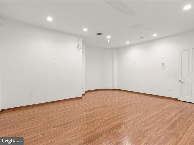 POTOMAC VILLAGE - Residential