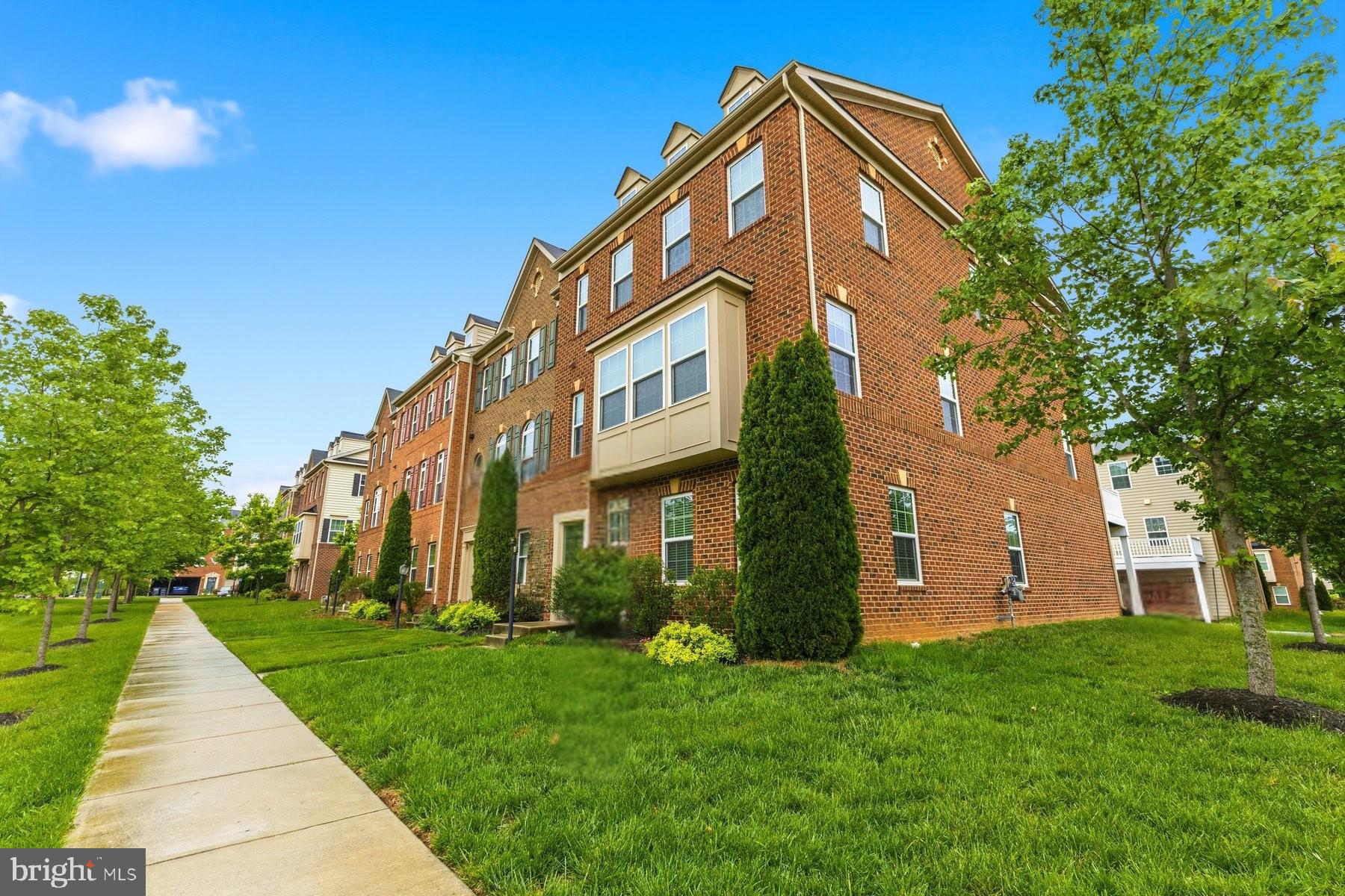 LOUDOUN CROSSING - Residential