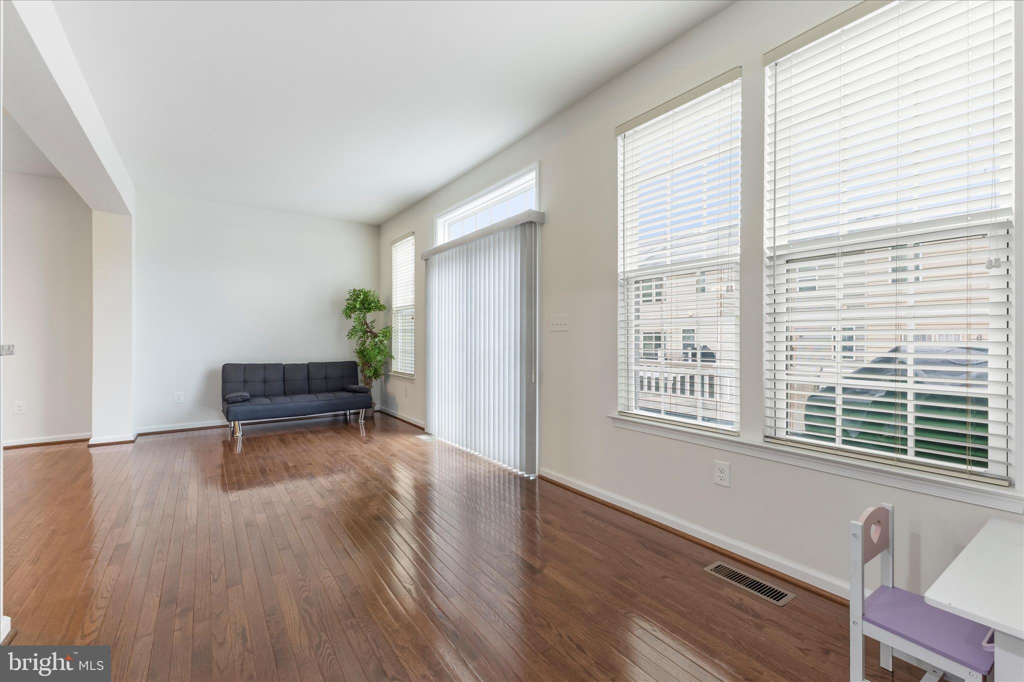 LOUDOUN CROSSING - Residential