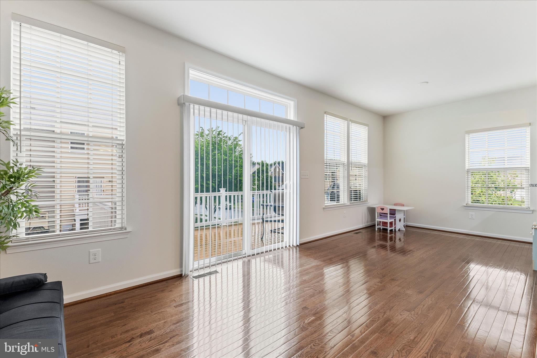 LOUDOUN CROSSING - Residential