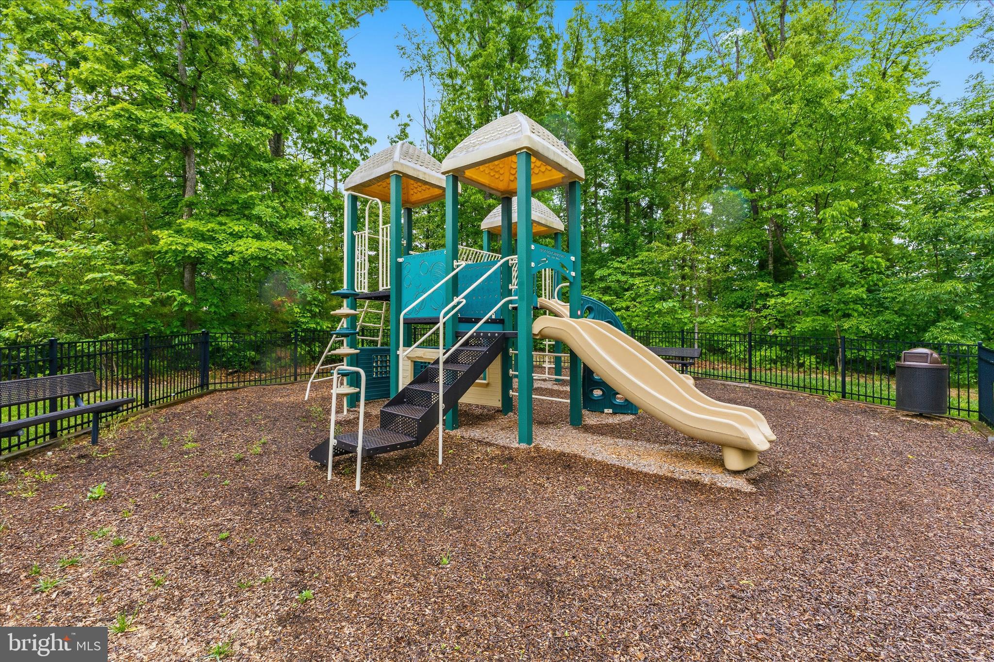 LOUDOUN CROSSING - Residential