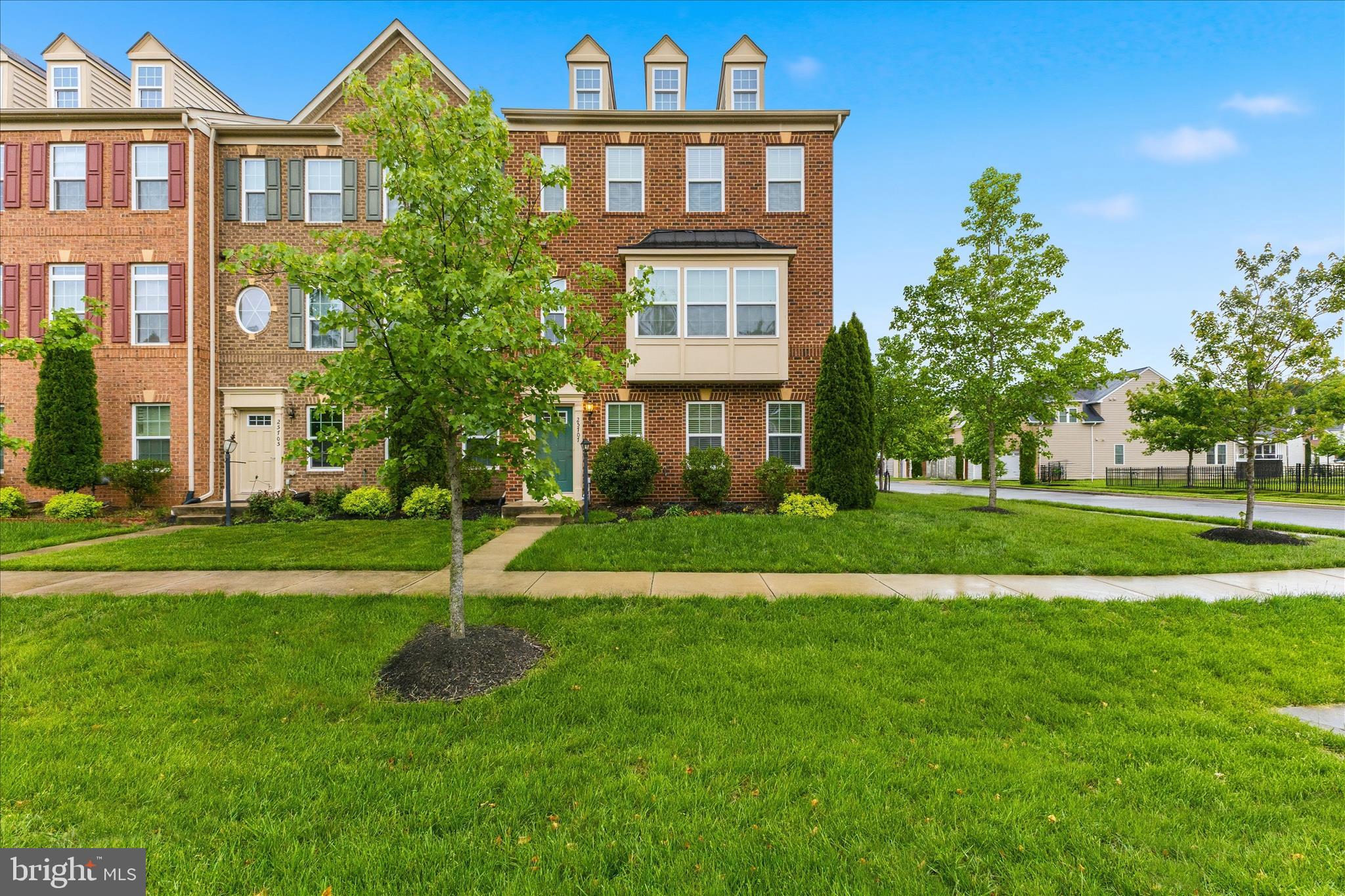 LOUDOUN CROSSING - Residential