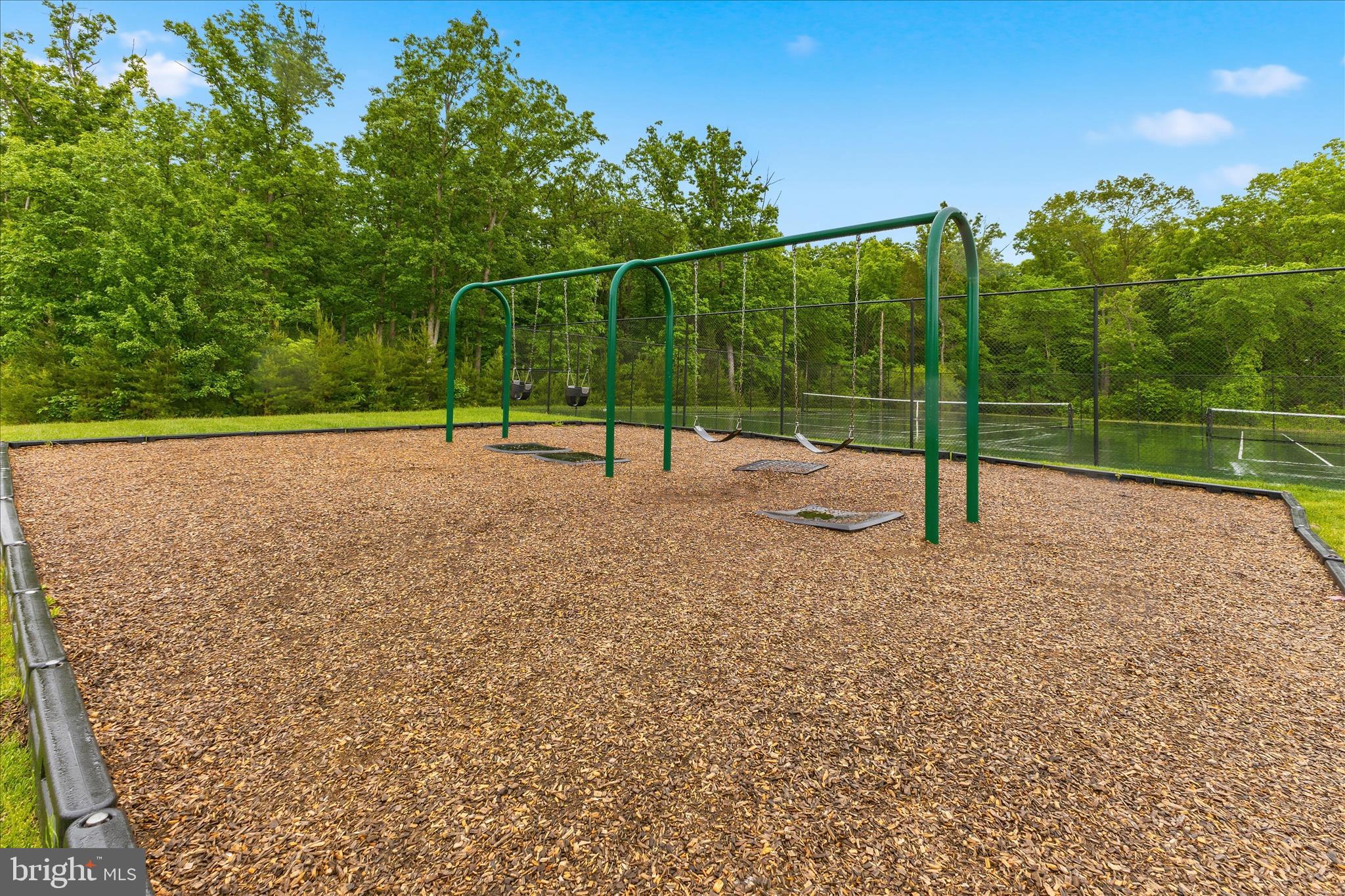 LOUDOUN CROSSING - Residential