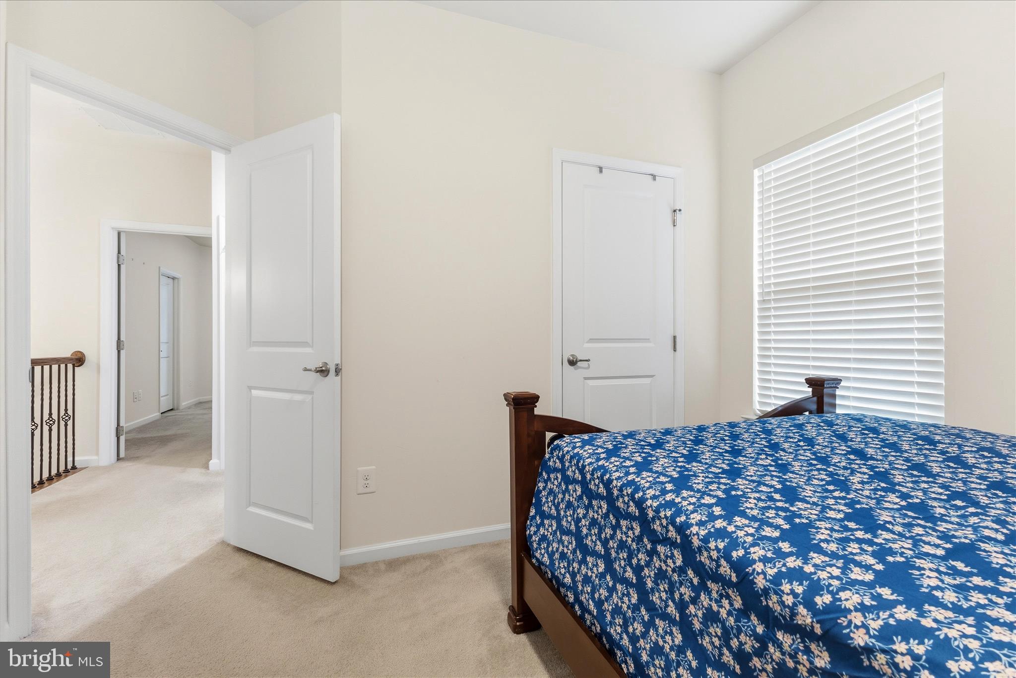LOUDOUN CROSSING - Residential