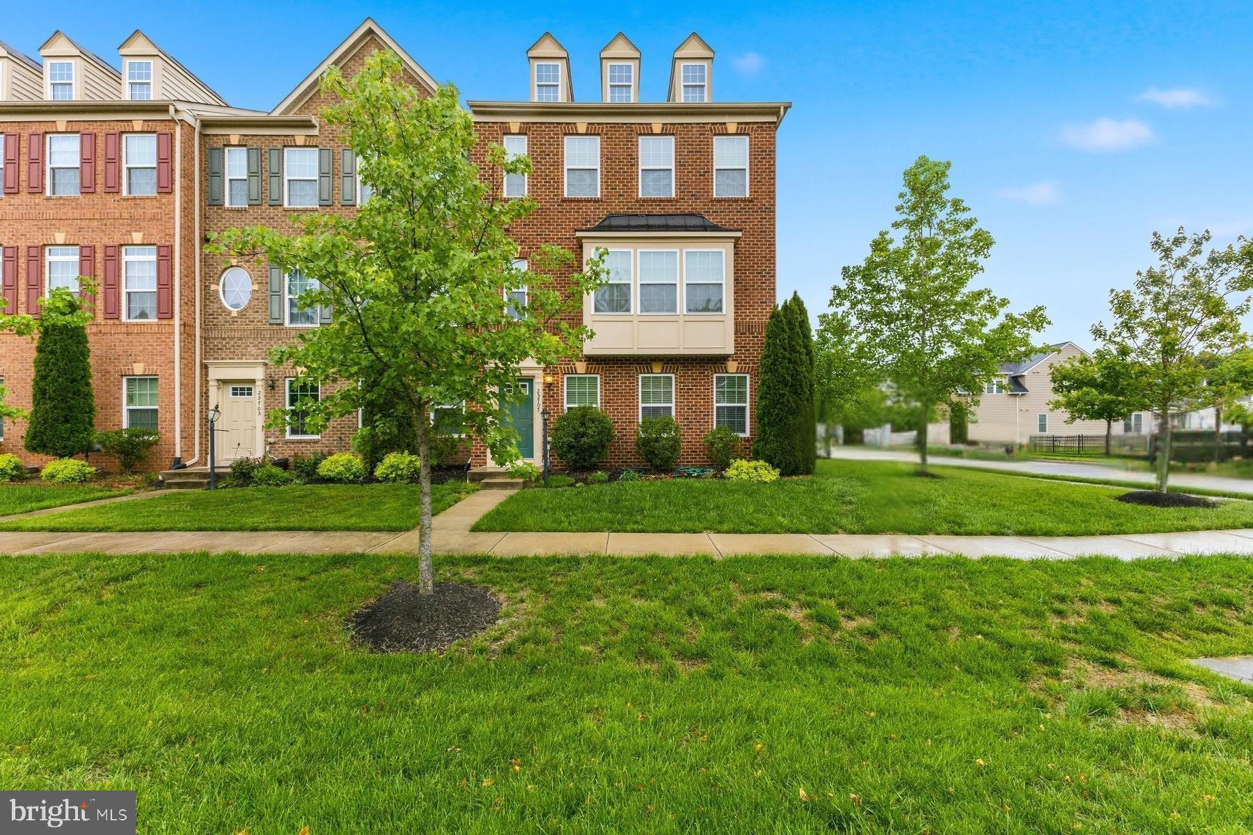 LOUDOUN CROSSING - Residential