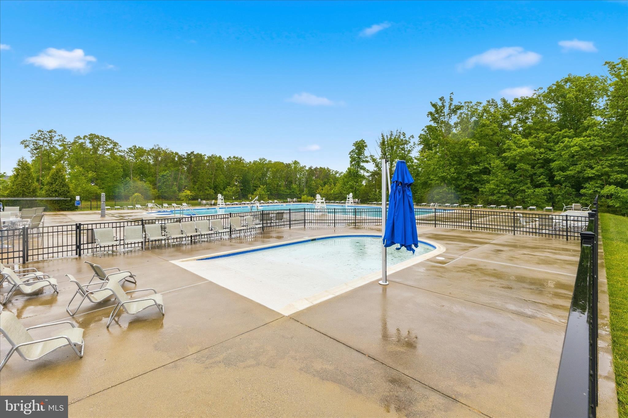 LOUDOUN CROSSING - Residential