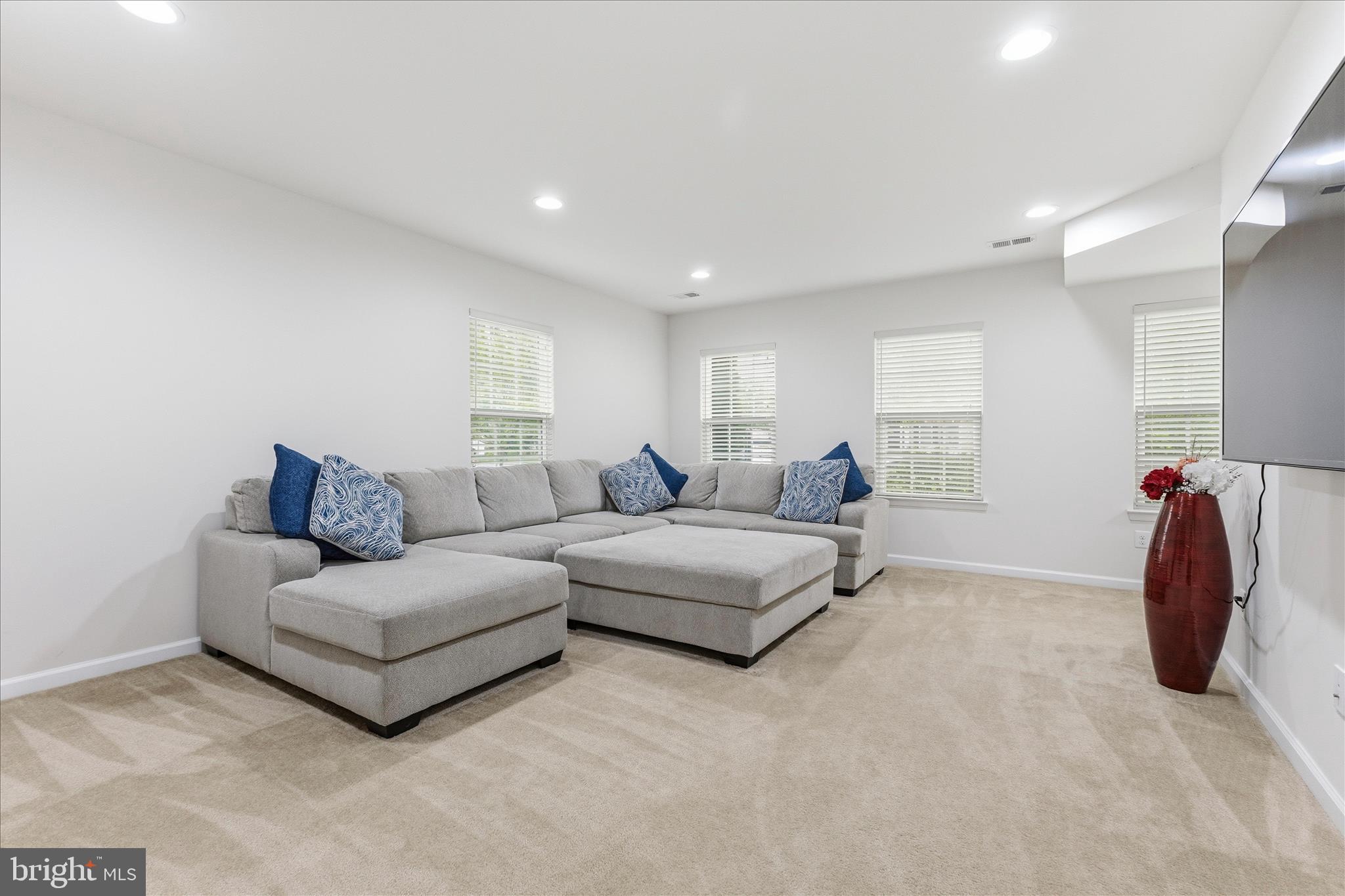 LOUDOUN CROSSING - Residential