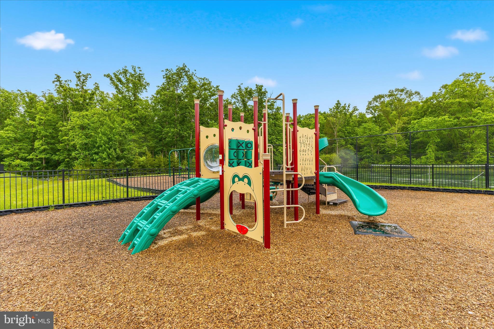LOUDOUN CROSSING - Residential