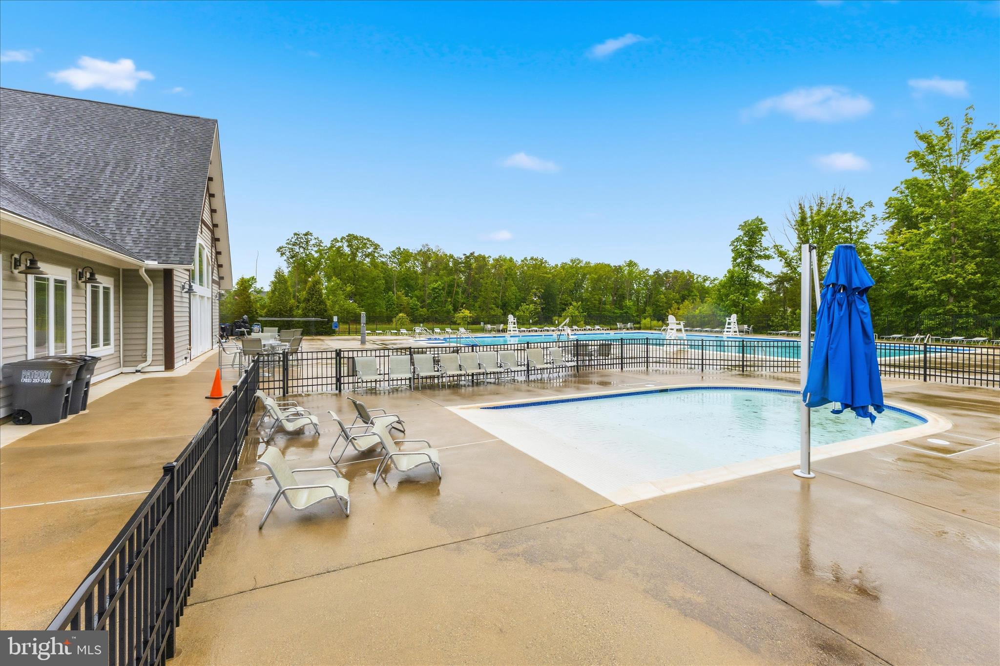 LOUDOUN CROSSING - Residential