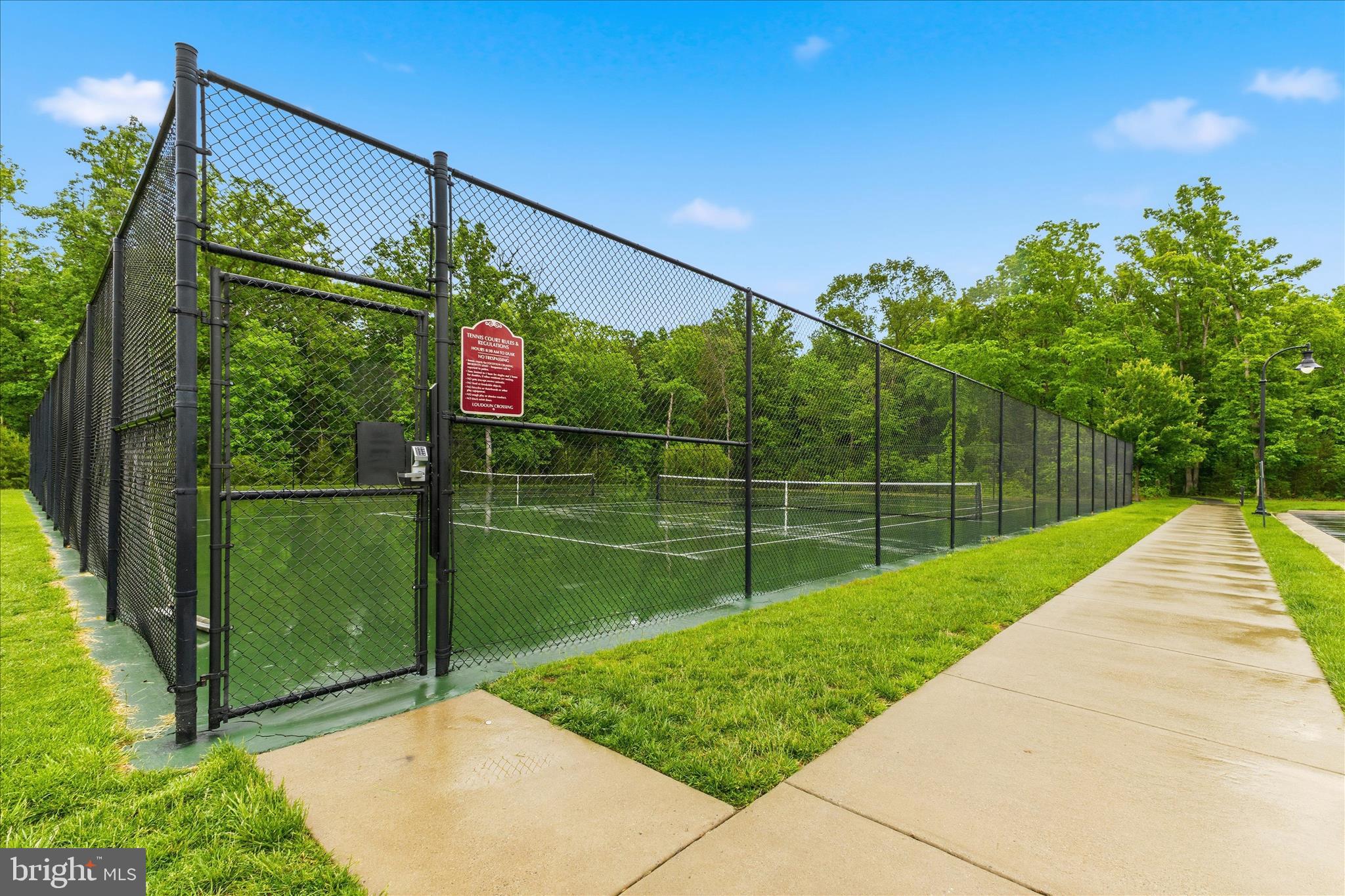 LOUDOUN CROSSING - Residential
