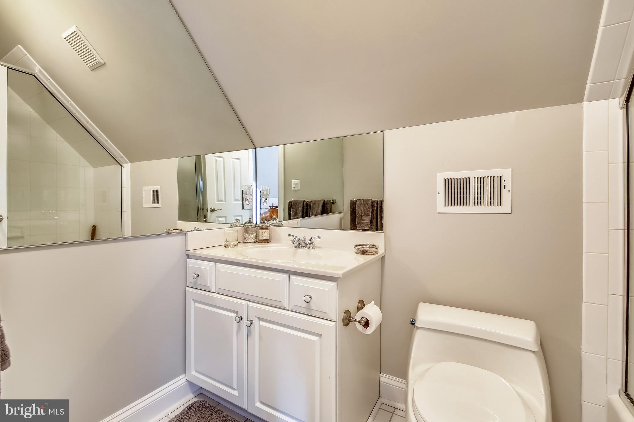 ENGLISH VILLAGE - Residential