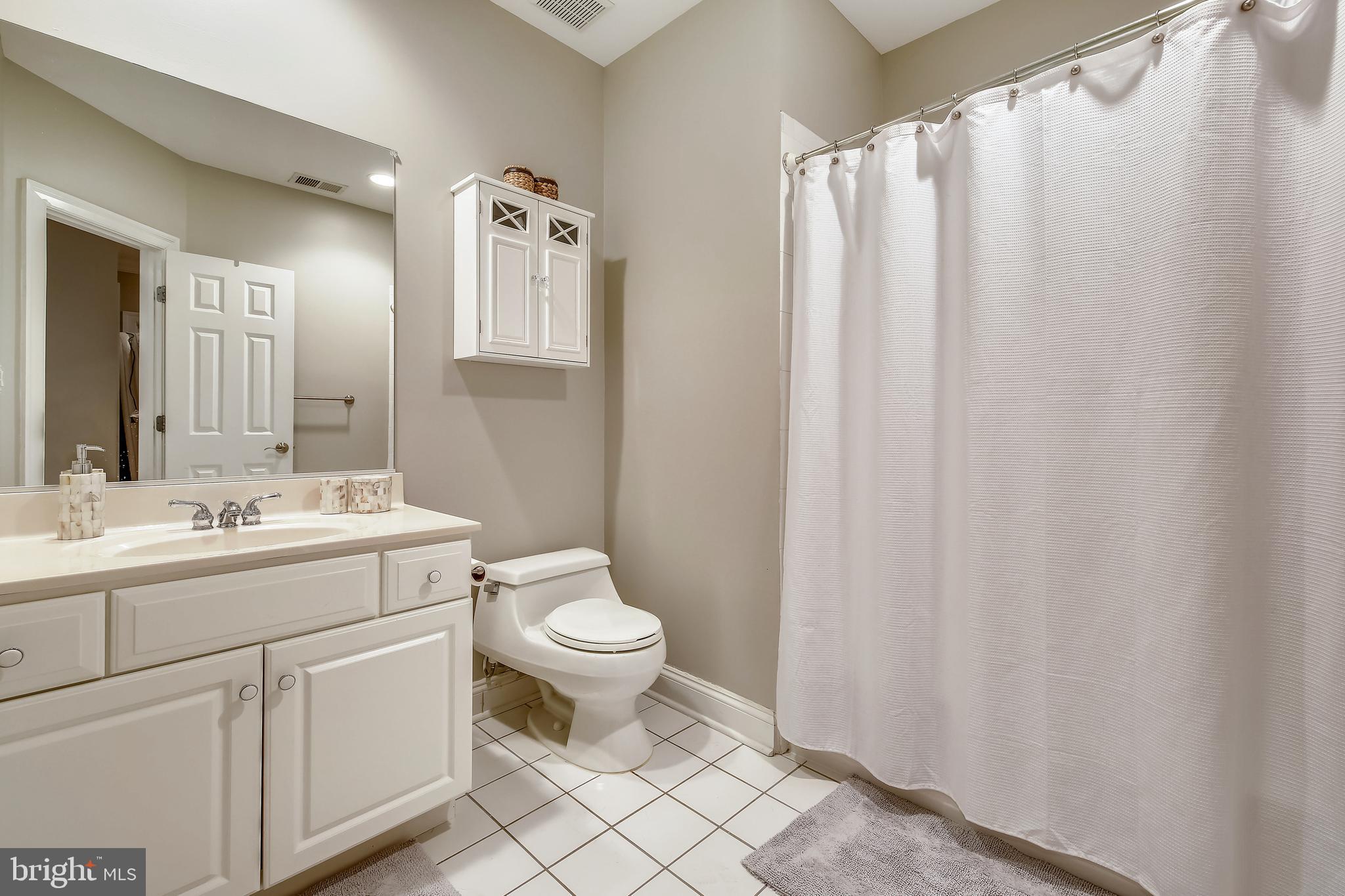 ENGLISH VILLAGE - Residential