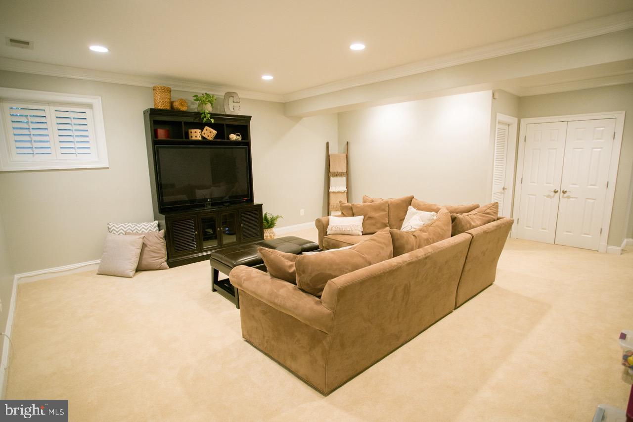 ENGLISH VILLAGE - Residential