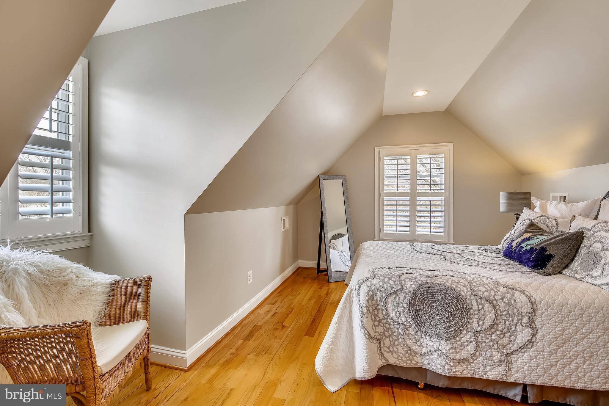 ENGLISH VILLAGE - Residential