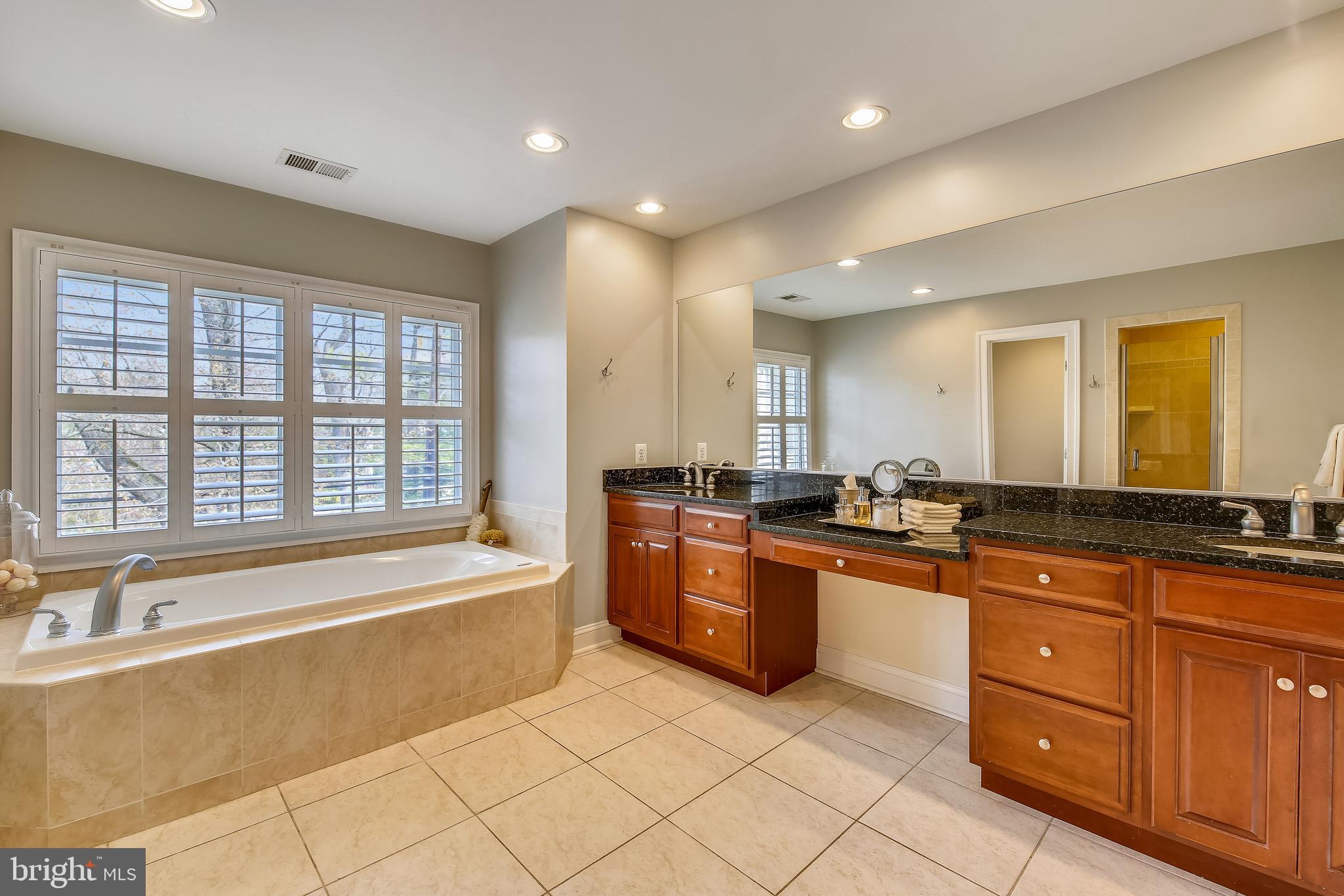 ENGLISH VILLAGE - Residential