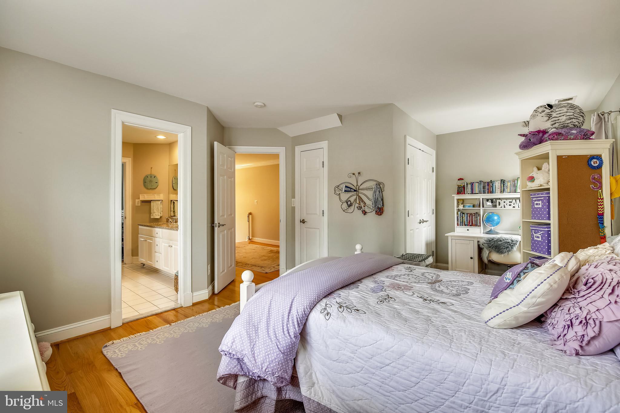 ENGLISH VILLAGE - Residential