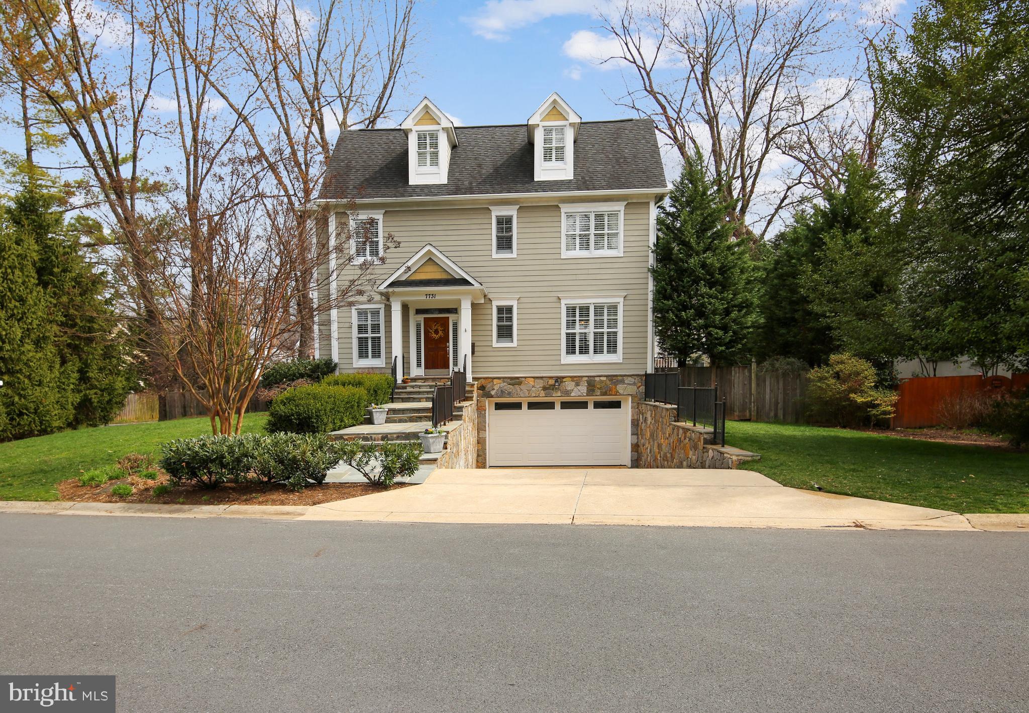 ENGLISH VILLAGE - Residential