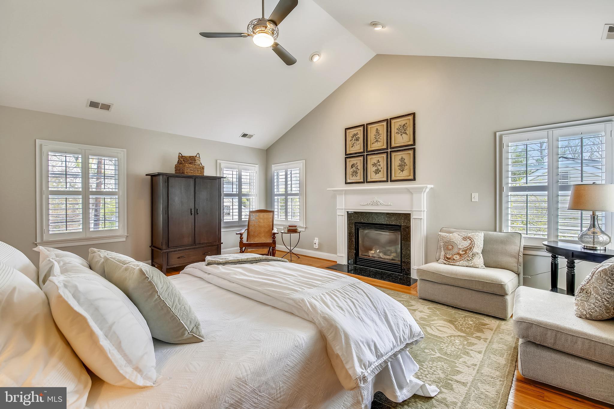 ENGLISH VILLAGE - Residential