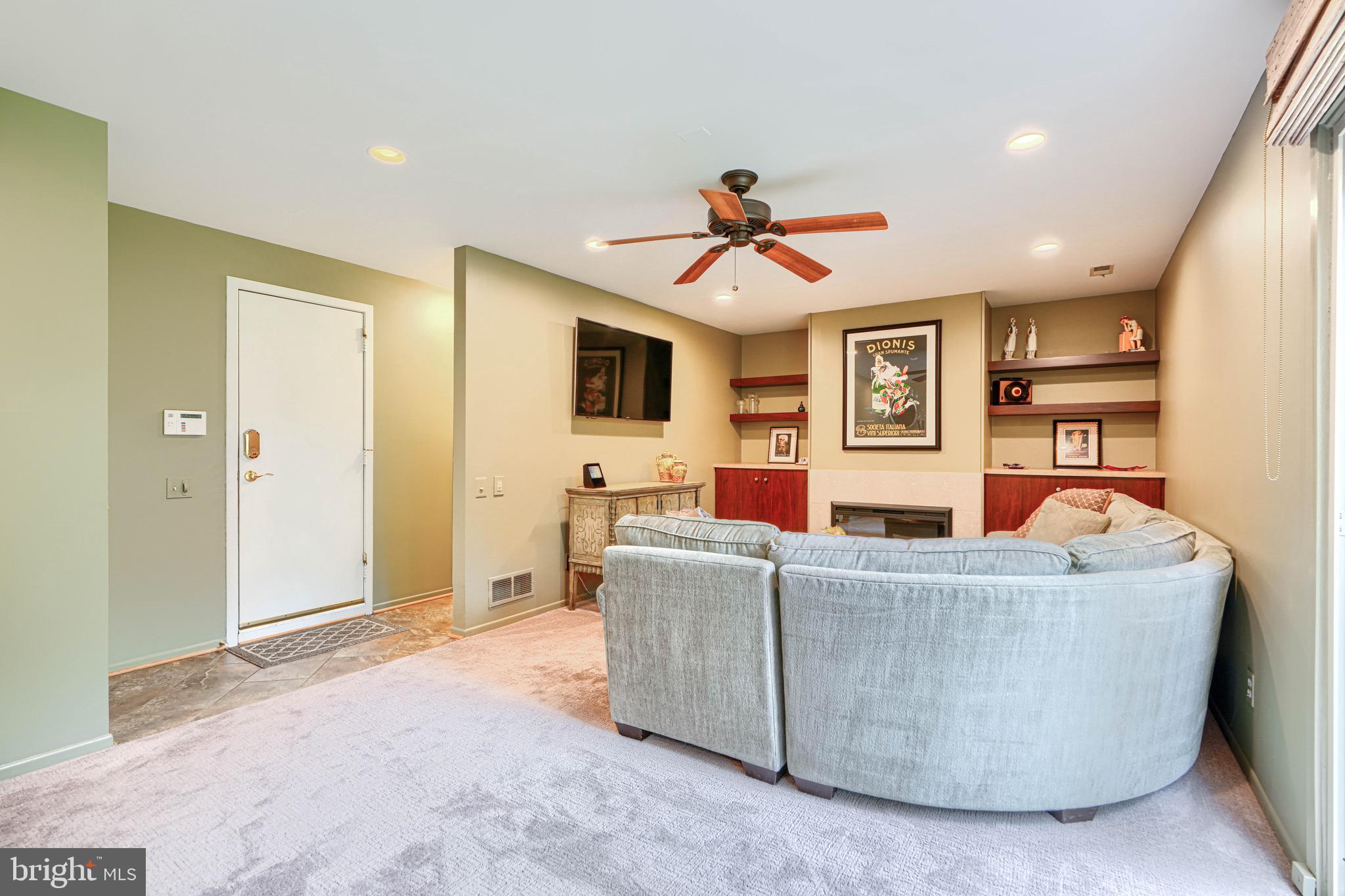 VELVET HILLS - Residential