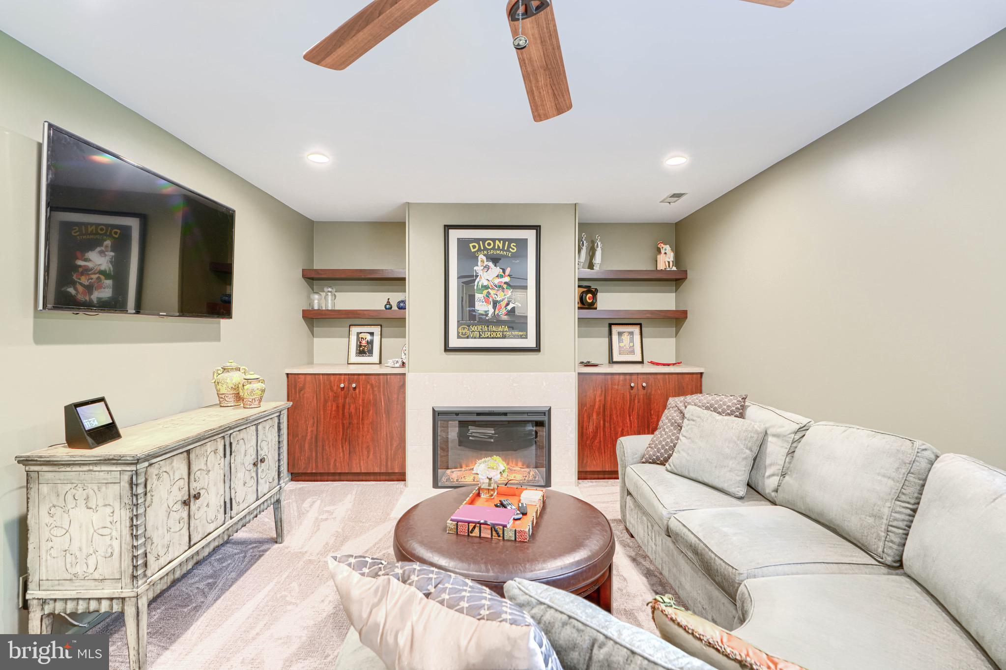 VELVET HILLS - Residential