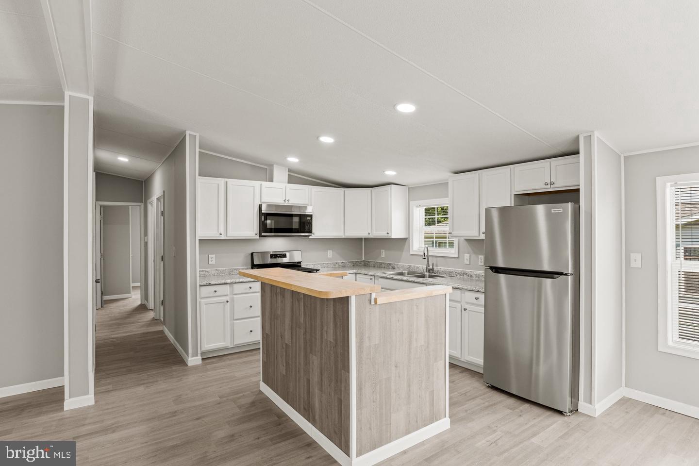 CEDAR MANOR - Residential