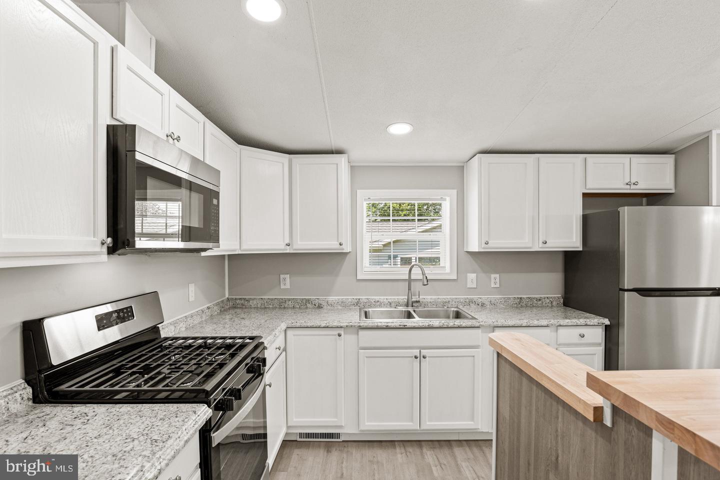 CEDAR MANOR - Residential