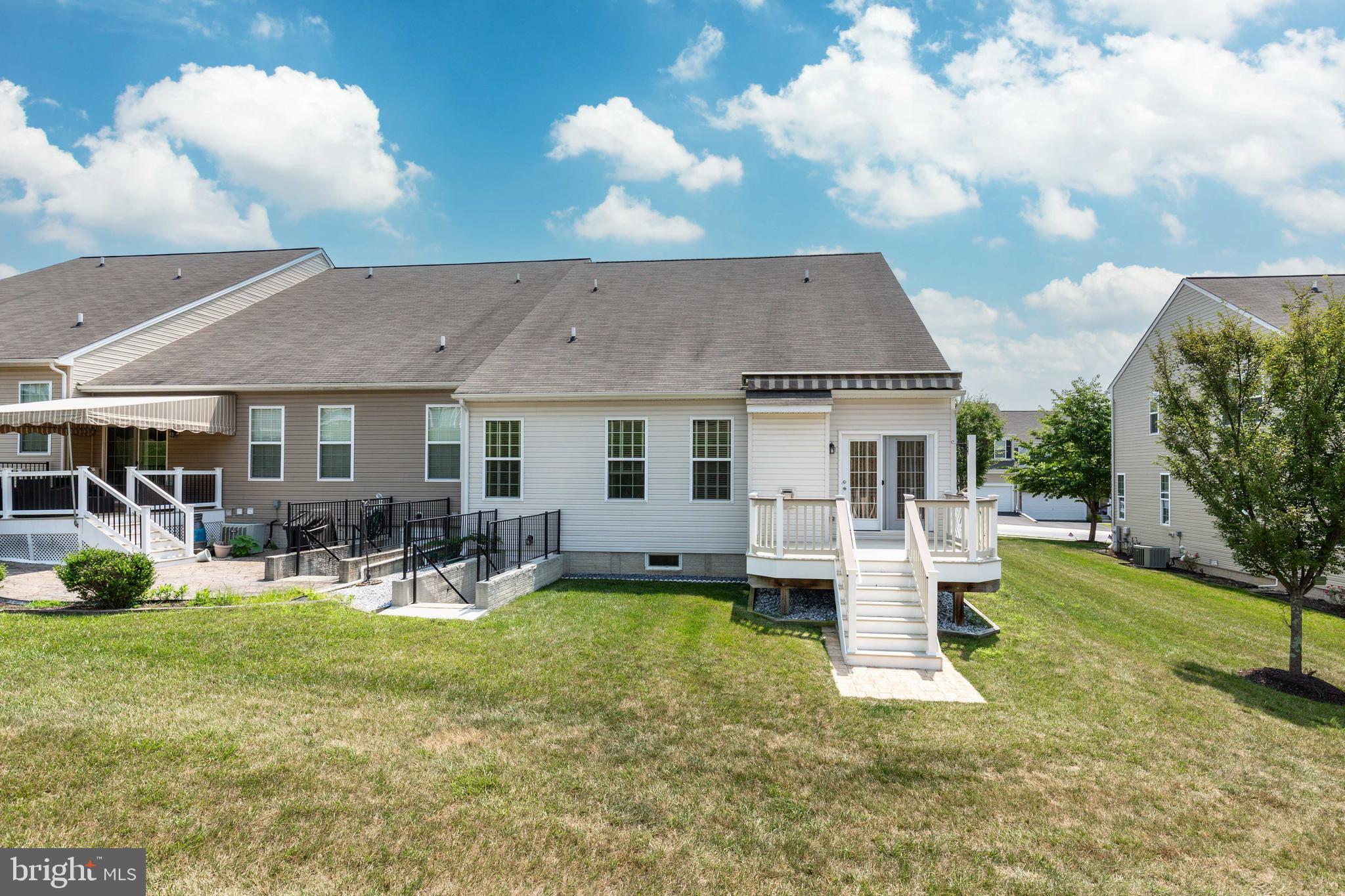 186 GREENVALE MEWS DRIVE 11