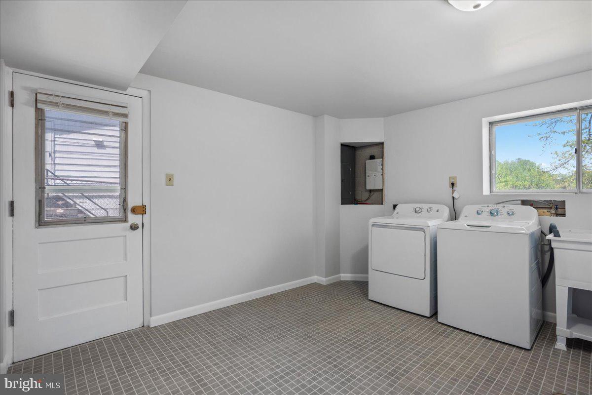 WHITFIELD WOODS - Residential Lease