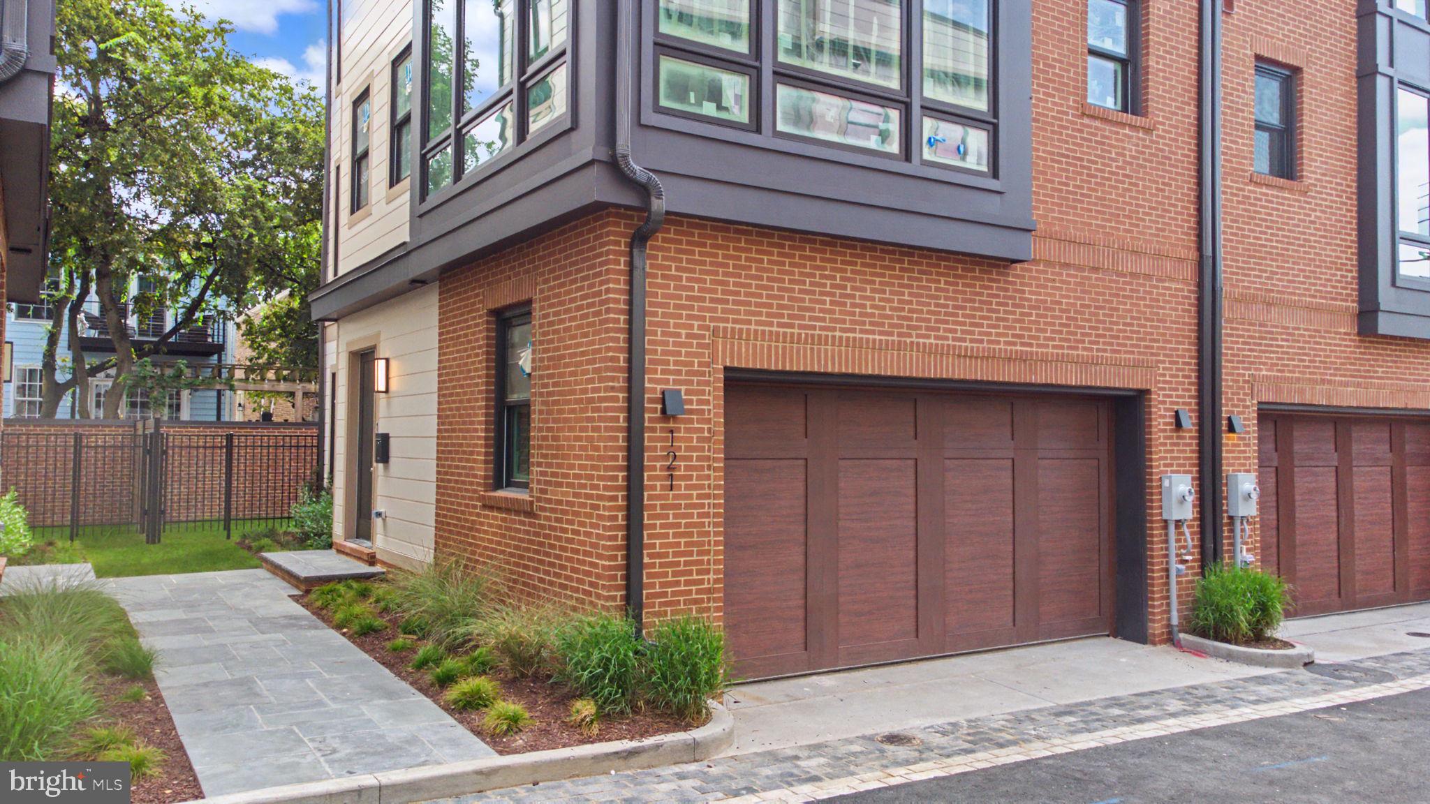121 N WEST STREET