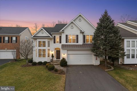 Property photo of 5870 Linden Creek Court, Centreville, VA 20120