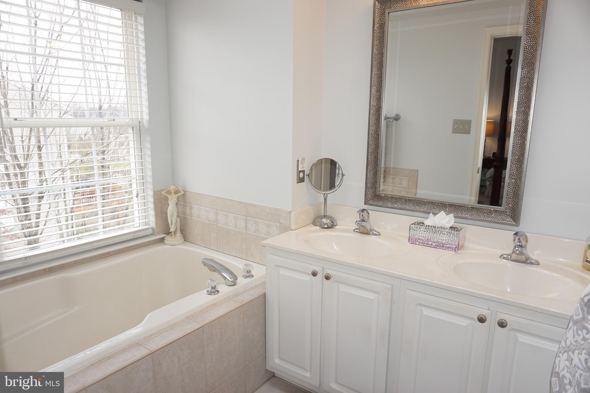 APPLEGATE NORTH - Residential