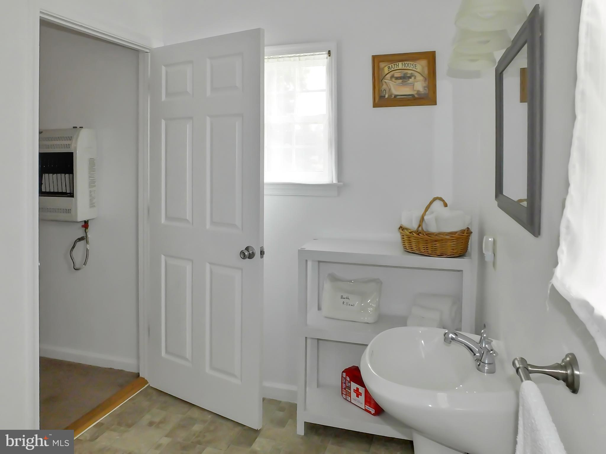 UPPER HOOPER ISLAND - Residential