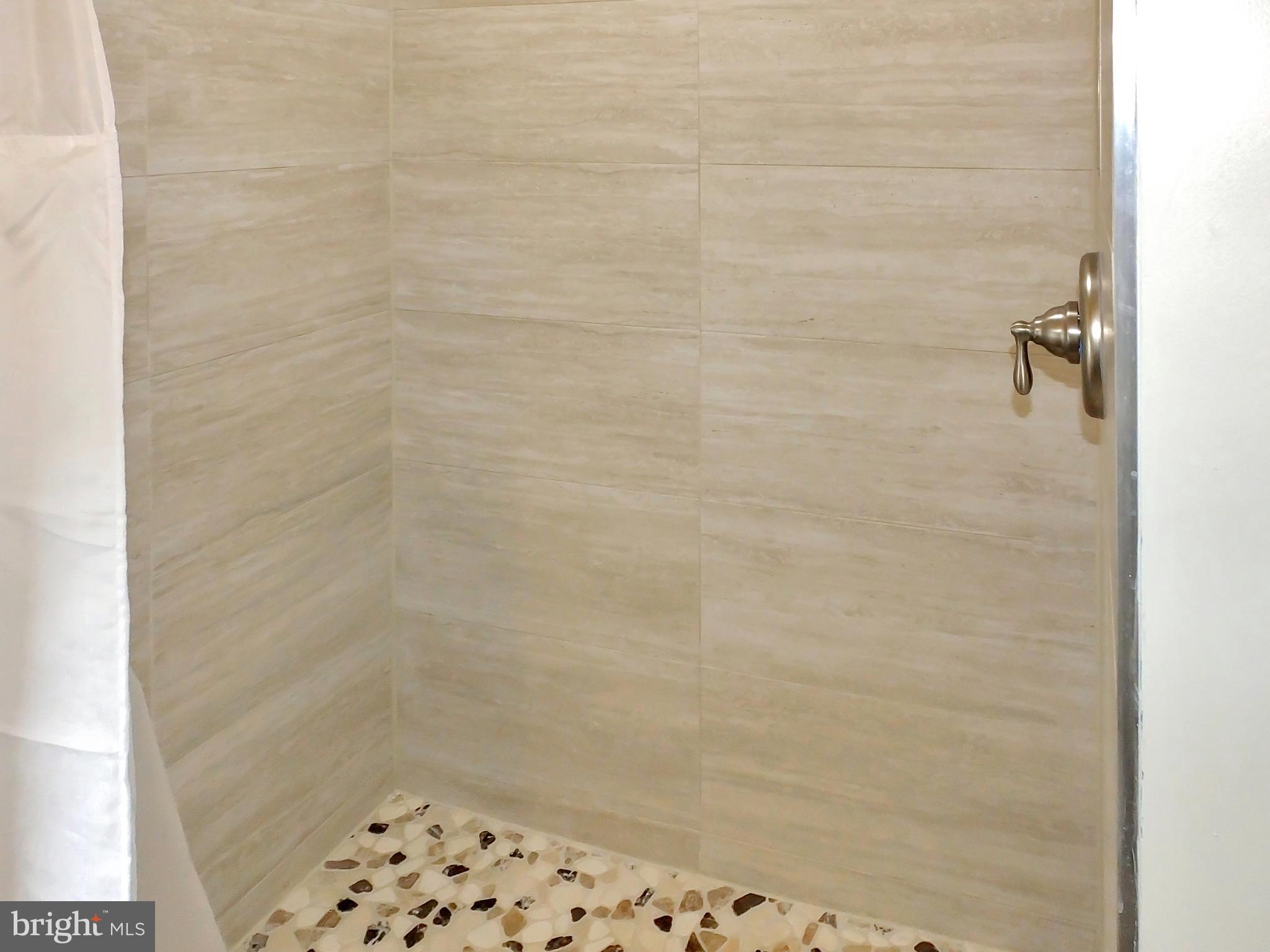 UPPER HOOPER ISLAND - Residential