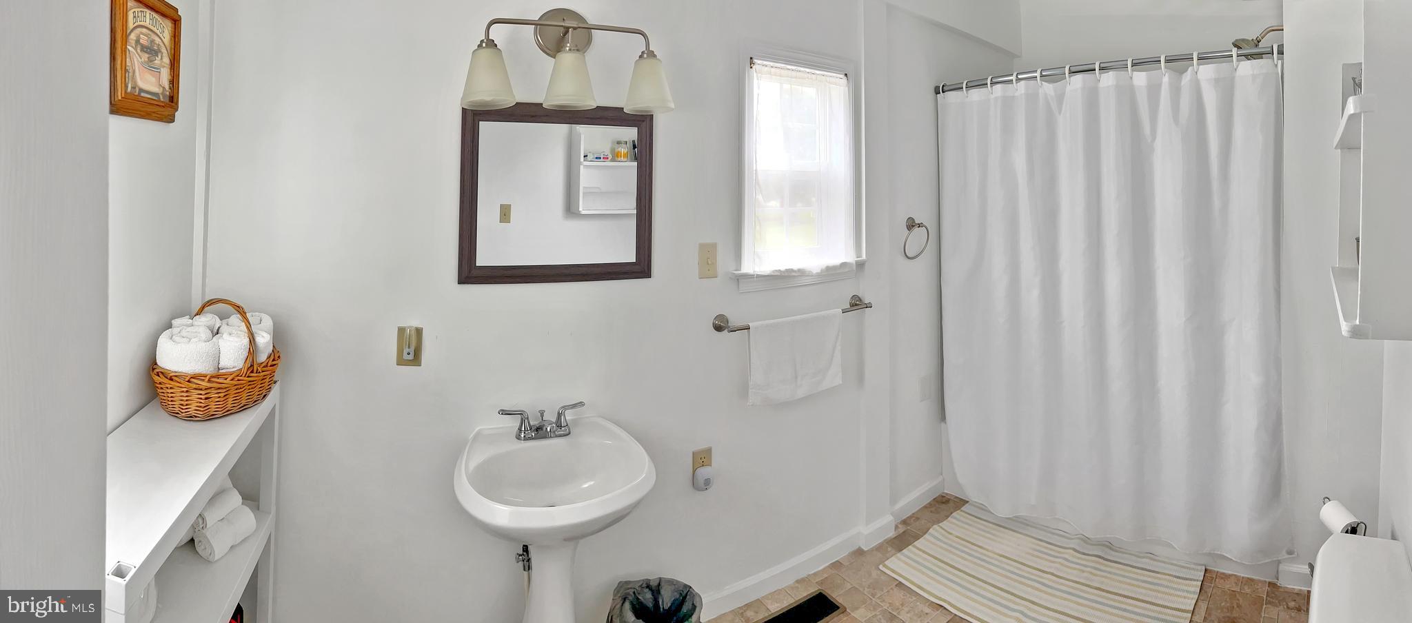 UPPER HOOPER ISLAND - Residential