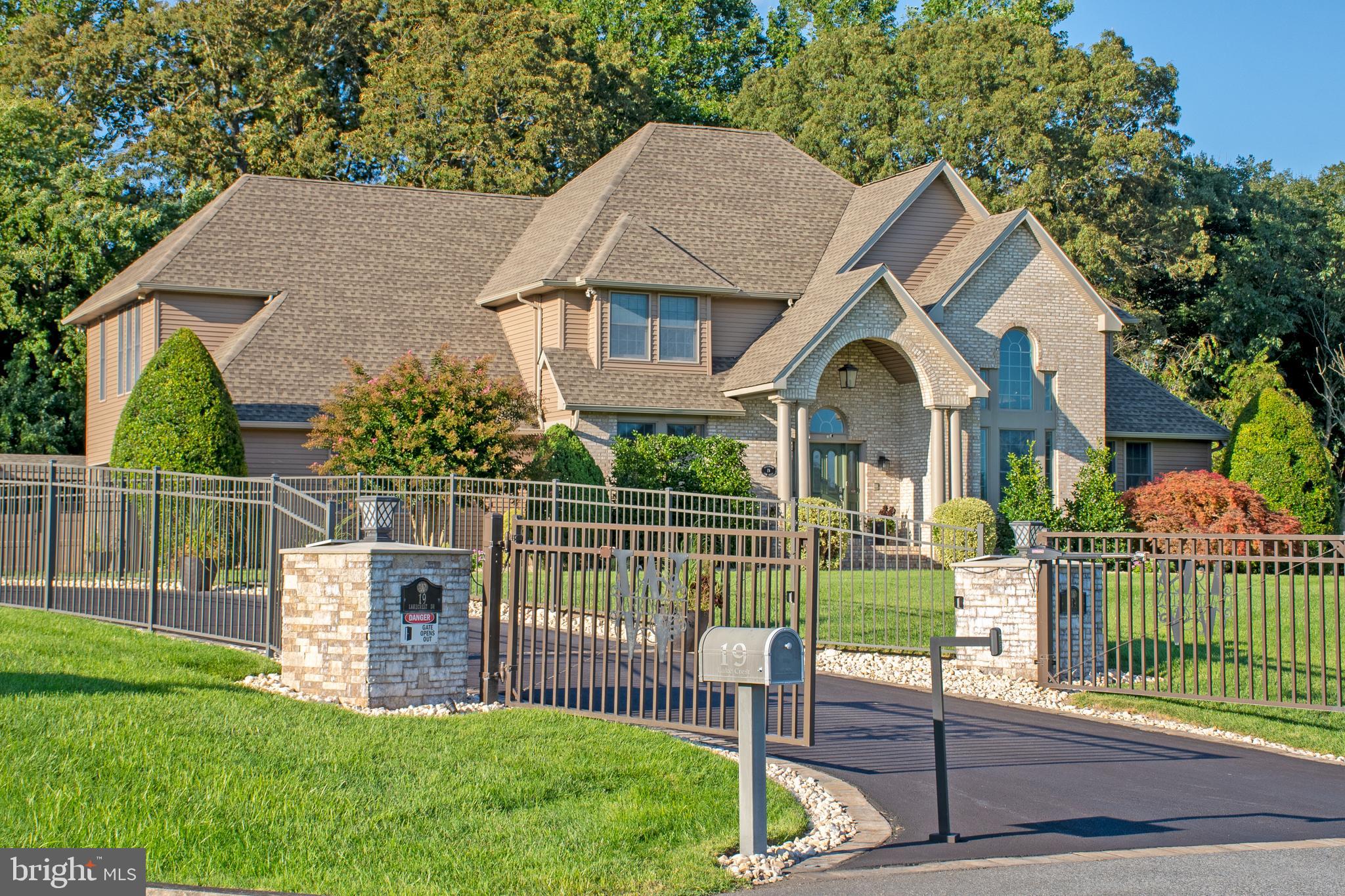 19 LAKE CREST DRIVE