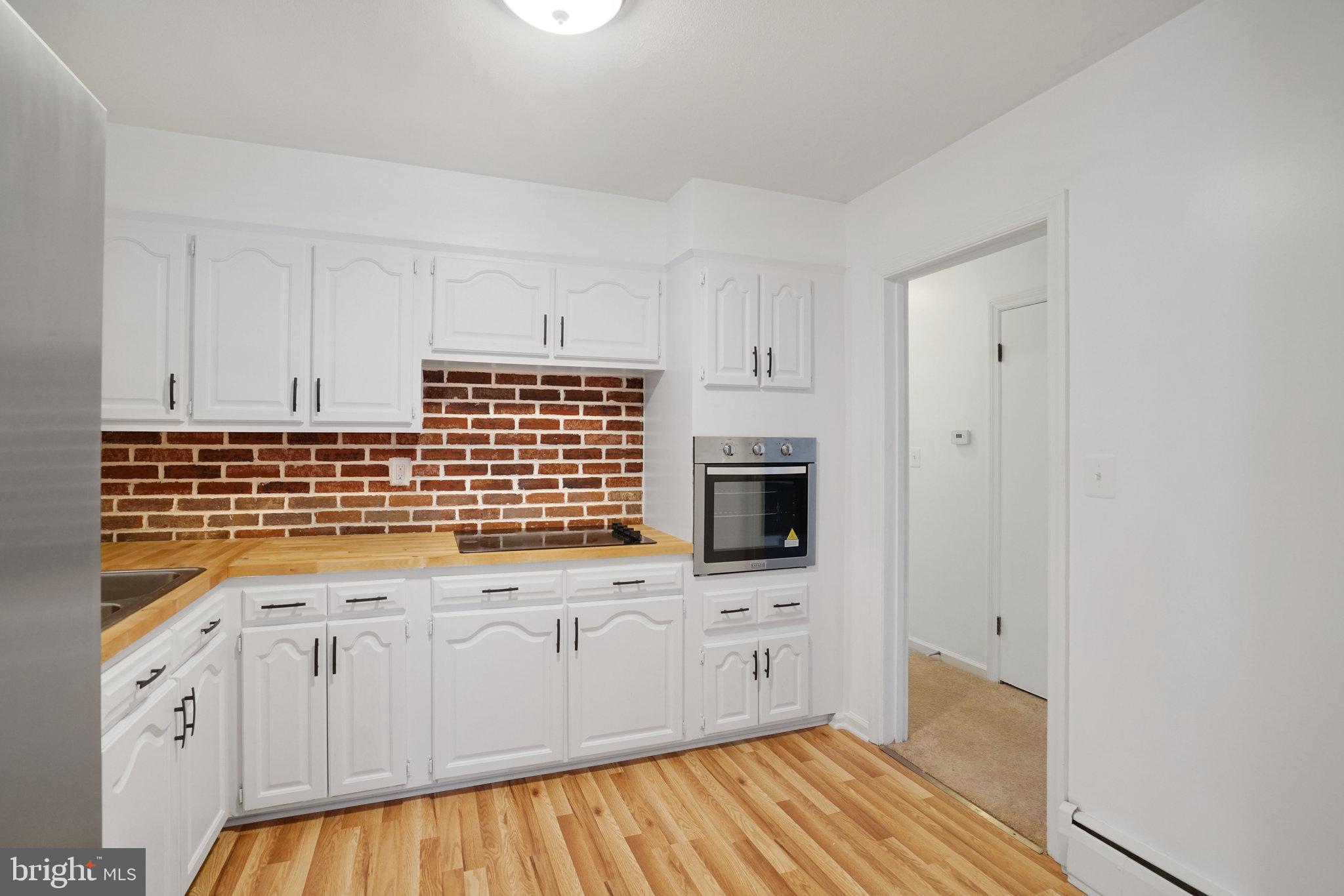 BARNABY MANOR OAKS - Residential