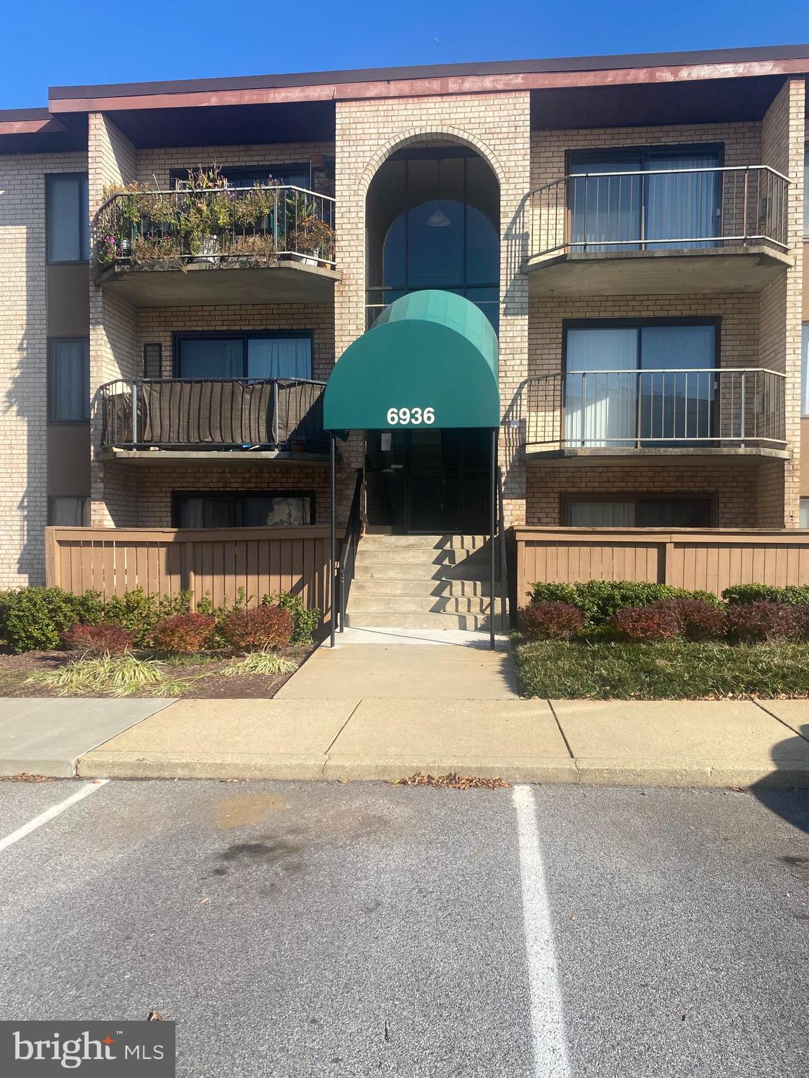 HUNTING RIDGE CONDOMINIUM - Residential