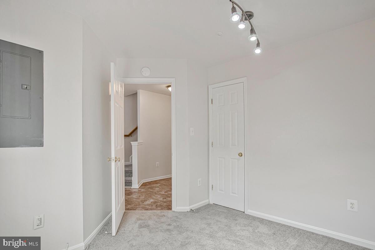 CARRIAGE PINES/LAKE VILL - Residential Lease