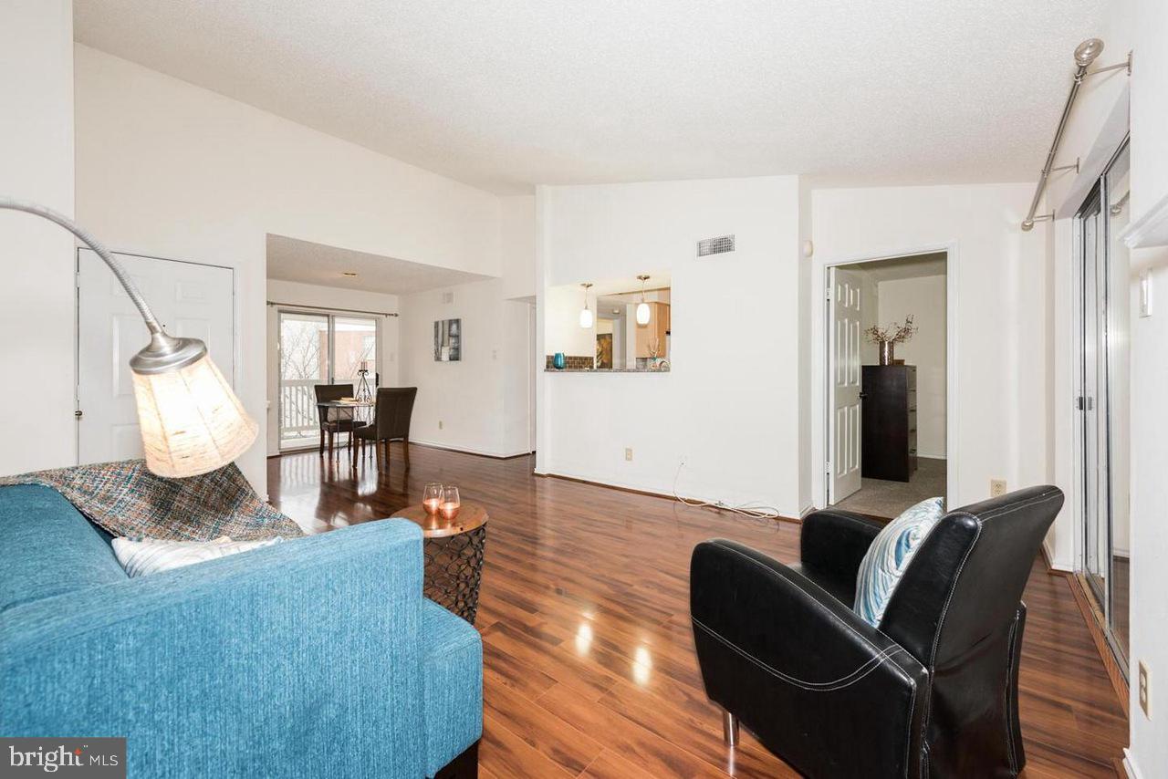 1519 LINCOLN WAY 301