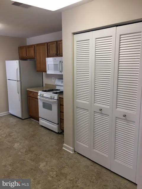 SILVER LAKE - Residential Lease