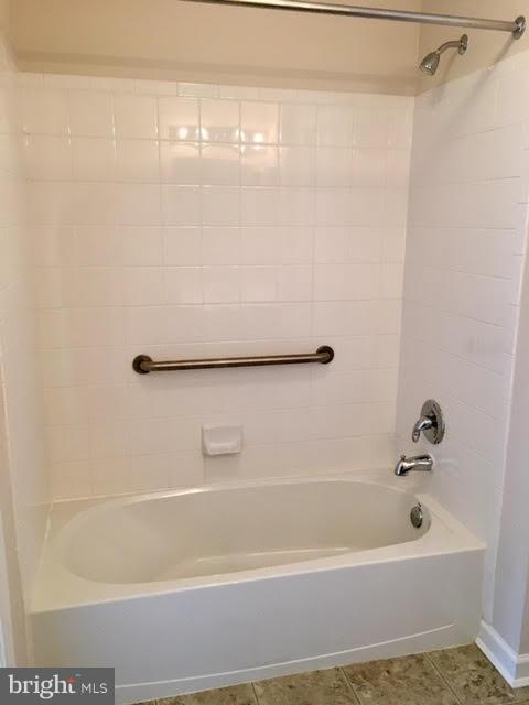 SILVER LAKE - Residential Lease