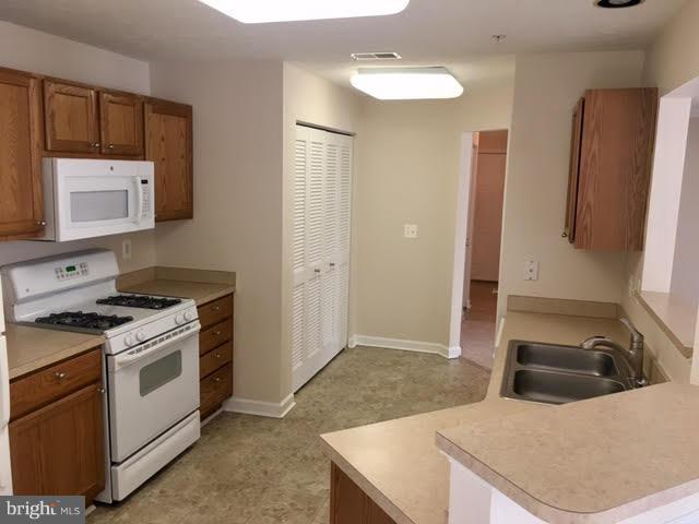 SILVER LAKE - Residential Lease