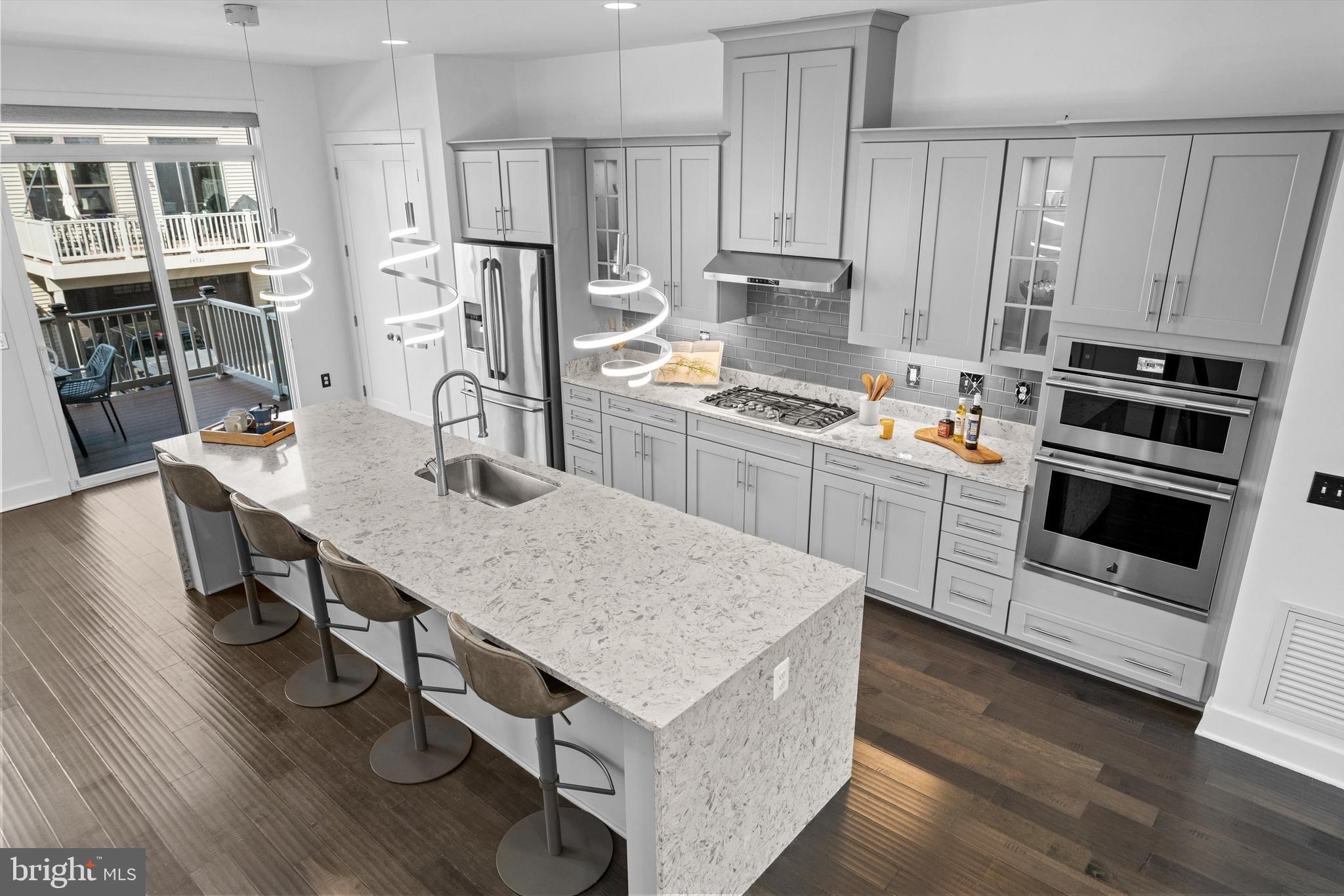 ONE LOUDOUN - Residential