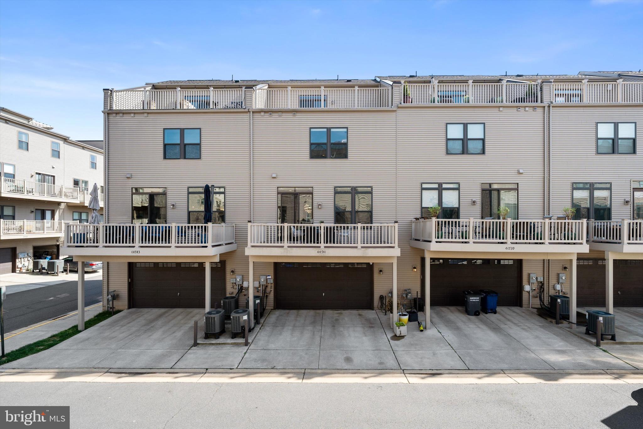 ONE LOUDOUN - Residential