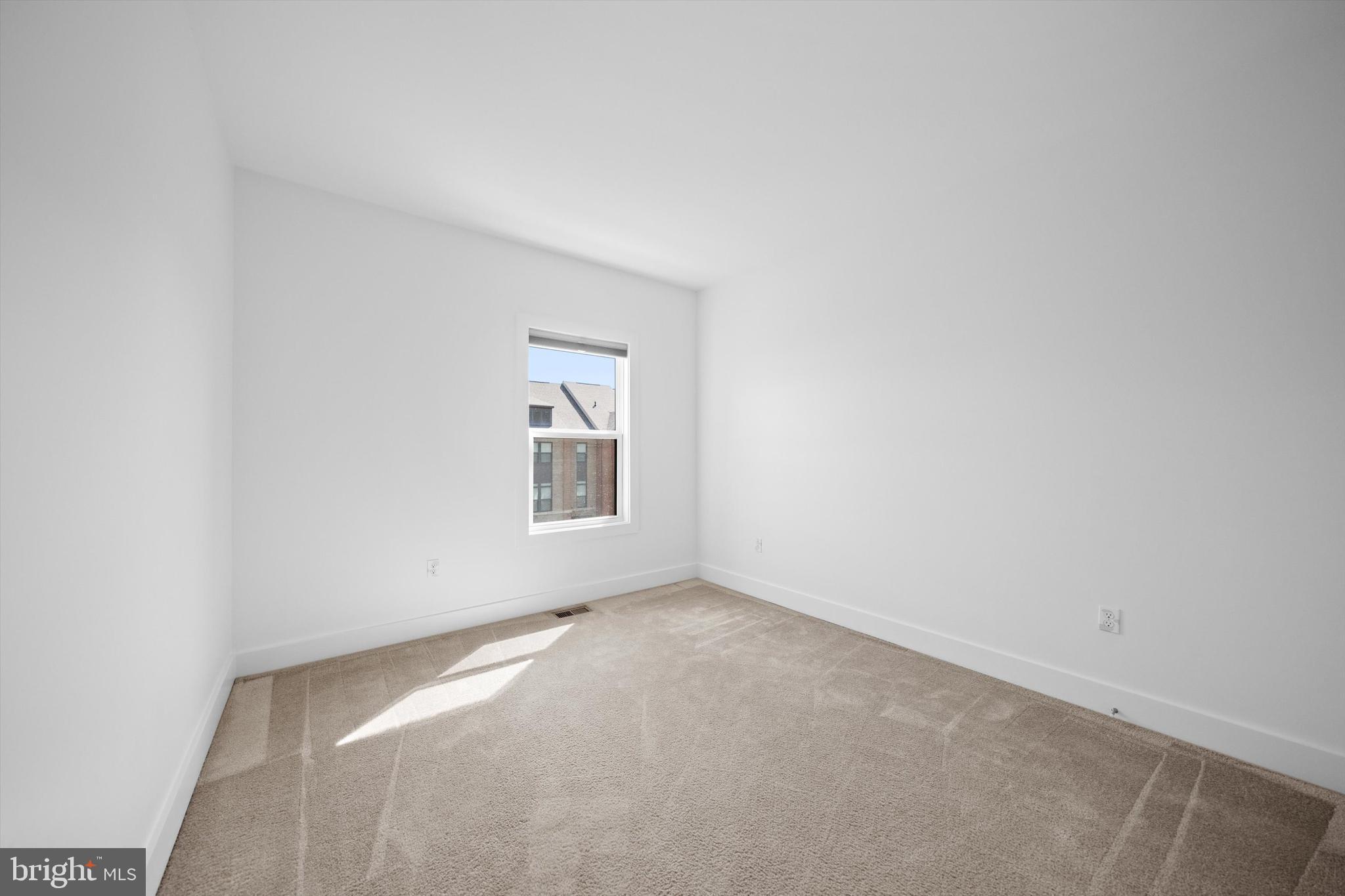 ONE LOUDOUN - Residential