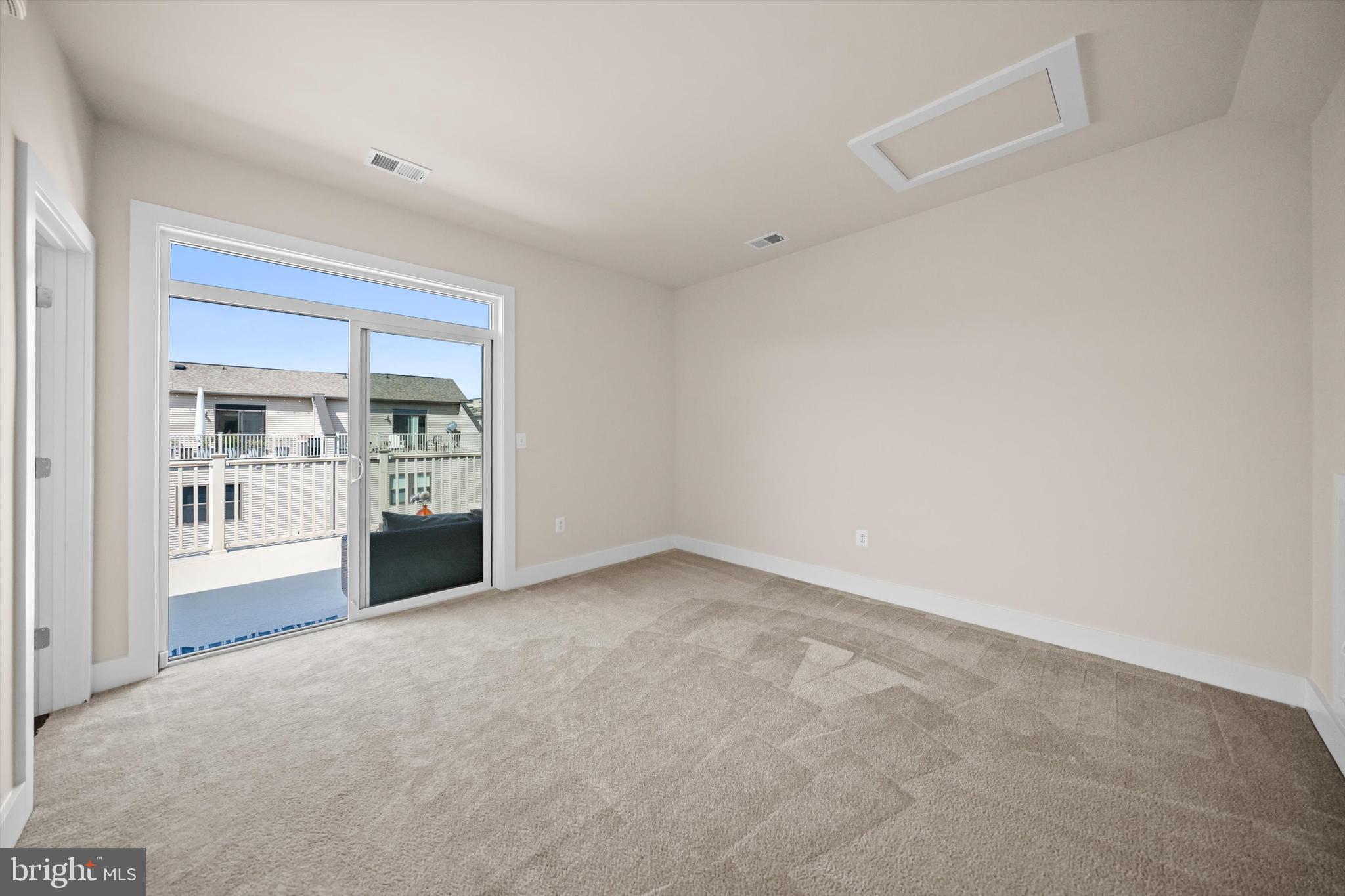 ONE LOUDOUN - Residential